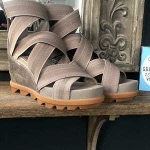 Sorel Never worn wedge Sandals: size 6: like new